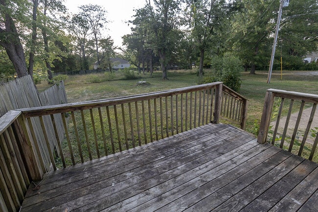 Building Photo - 1305 N Golf Blvd