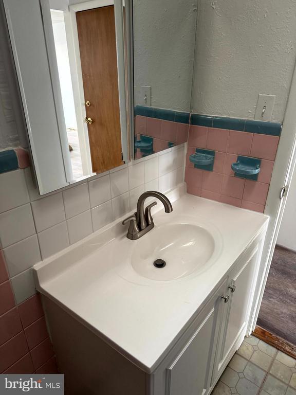 Building Photo - 7258 Mansfield Ave