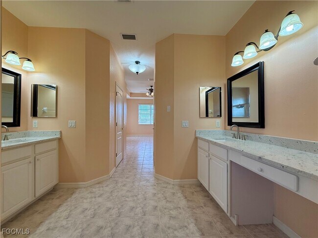 Building Photo - 1700 SW 30th Terrace