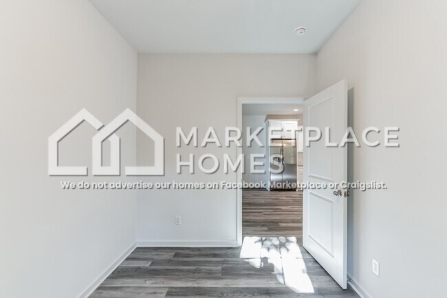 Building Photo - 3719 Oakwood Rd