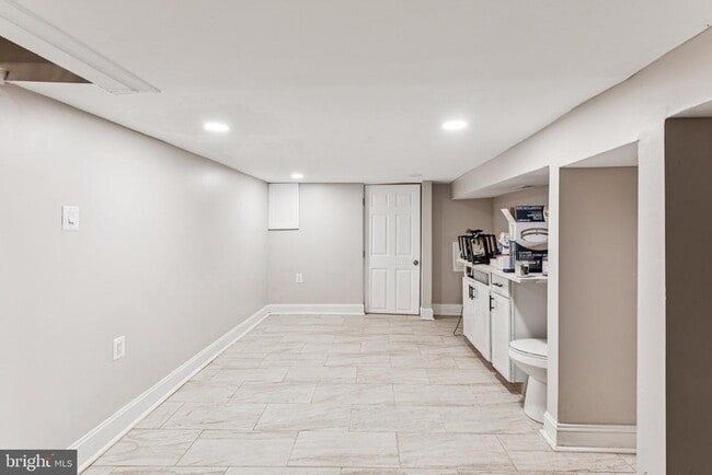 Building Photo - 5210 Rodman St