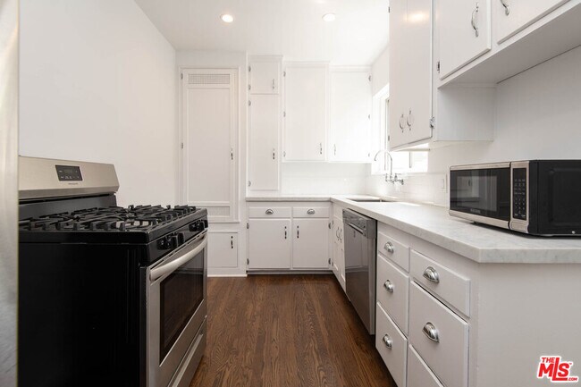 Building Photo - 9015 Rangely Ave