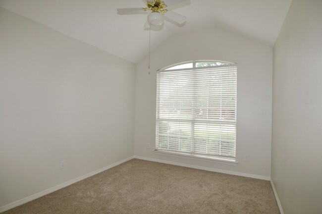 Building Photo - Hurst 3-2-2 Birdville ISD Quick Move-In