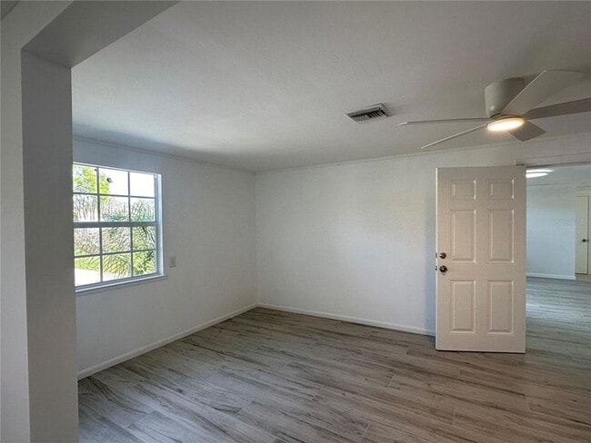 Building Photo - 812 Bayview Dr