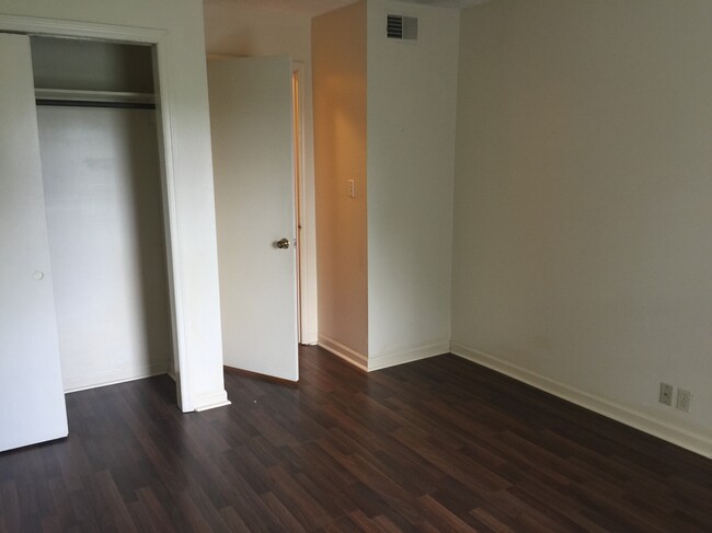 Building Photo - Robinwood Apartments