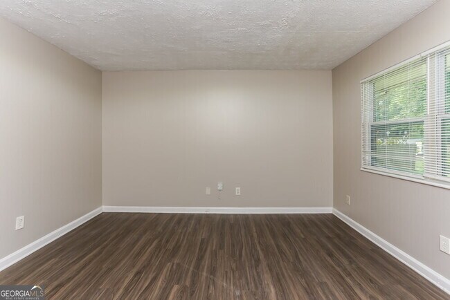Building Photo - 599 Plainville Dr SW
