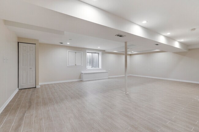 Building Photo - 840 Amelia Ct