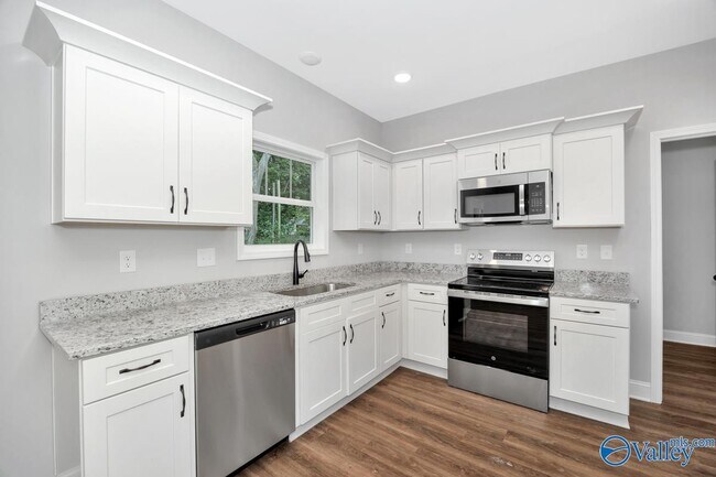 Building Photo - 1713 Golf Club Ln NW
