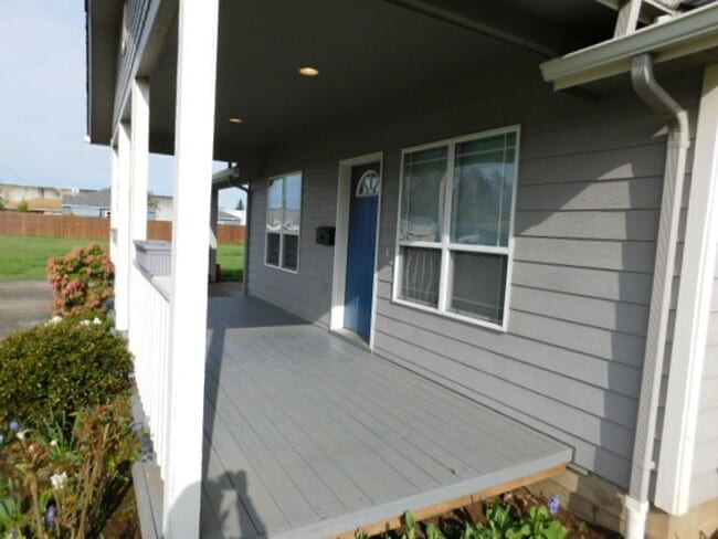 Building Photo - 2Bd/1.5Ba Single Story House - Available t...