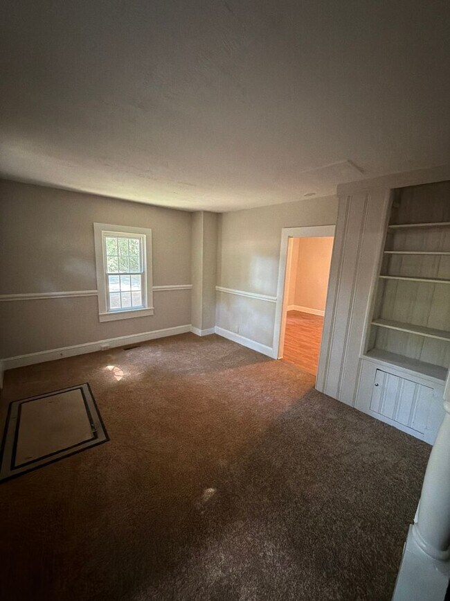 Building Photo - T.R. Lawing Realty Property