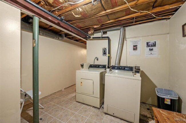 Building Photo - 22 E Rock Creek Manor