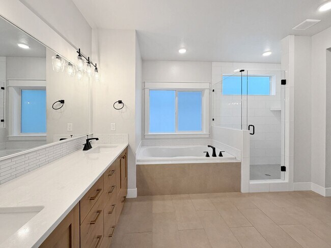 Building Photo - Stunning 4-Bedroom Home in Boise's Premier Dry Creek Ranch Community