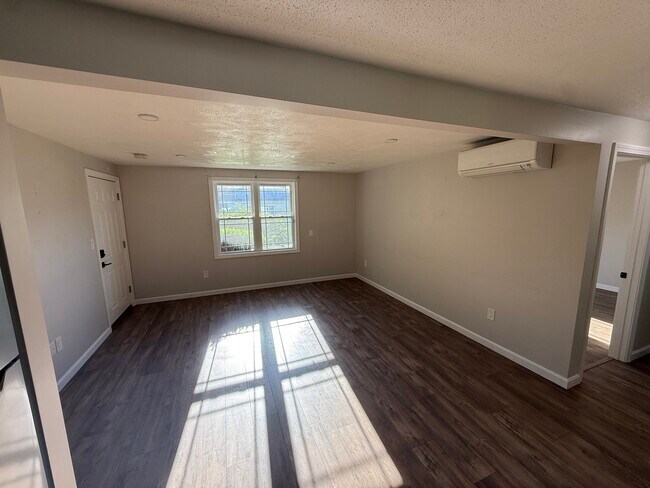Building Photo - James Apt