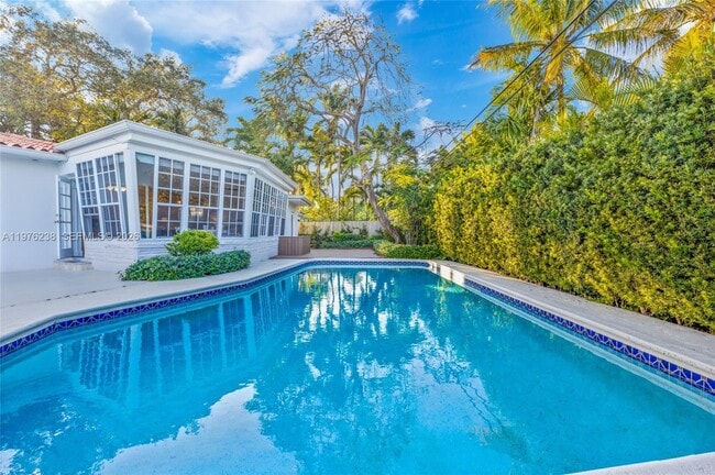 Building Photo - 535 NE 50th Terrace