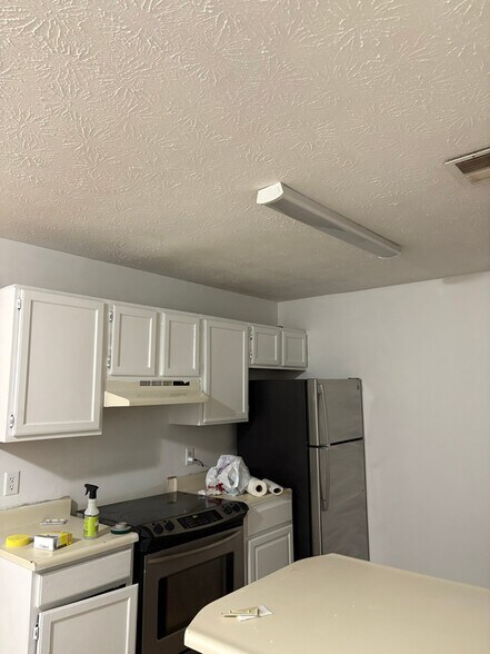 Primary Photo - 304 S Keeneland Dr