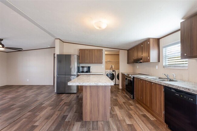 Building Photo - 624 S Old Stagecoach Rd