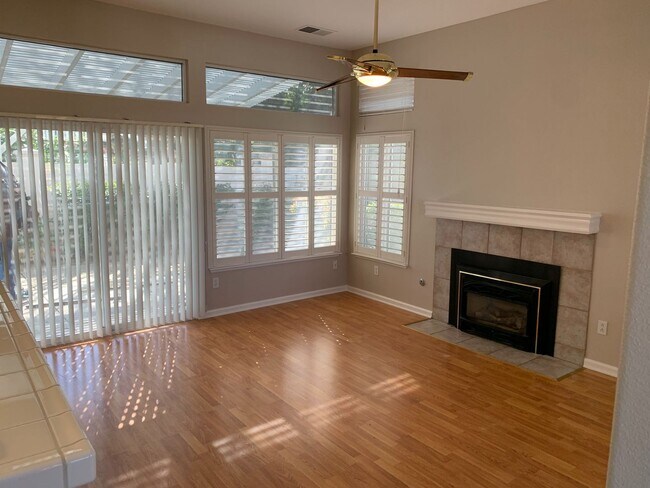 Building Photo - Beautiful Brentwood Summerset 1 Home (55+ living) - 2 Bedroom, 2 Bath
