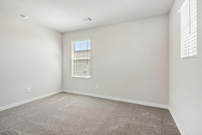 Building Photo - 701 Easthill Dr
