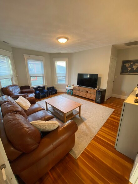 Building Photo - 305 Highland Ave