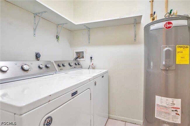 Building Photo - 203 SE 15th Pl