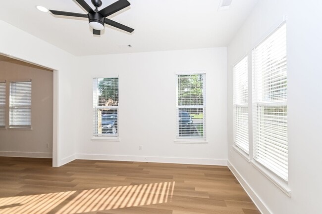 Building Photo - Charming Midtown Home Near Overton Park!