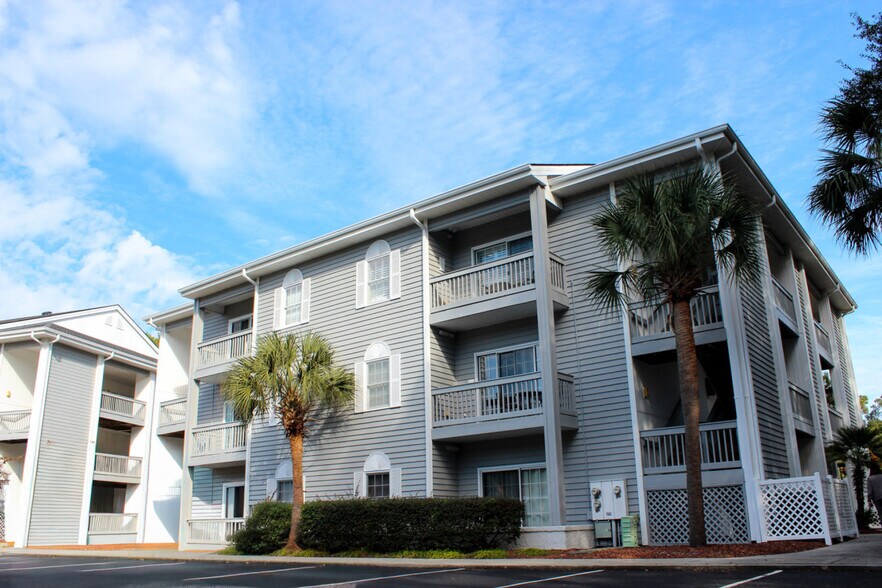 Building Photo - 225 Royal Poste Rd