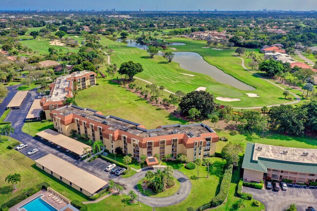 Building Photo - 5390 Woodland Lakes Dr