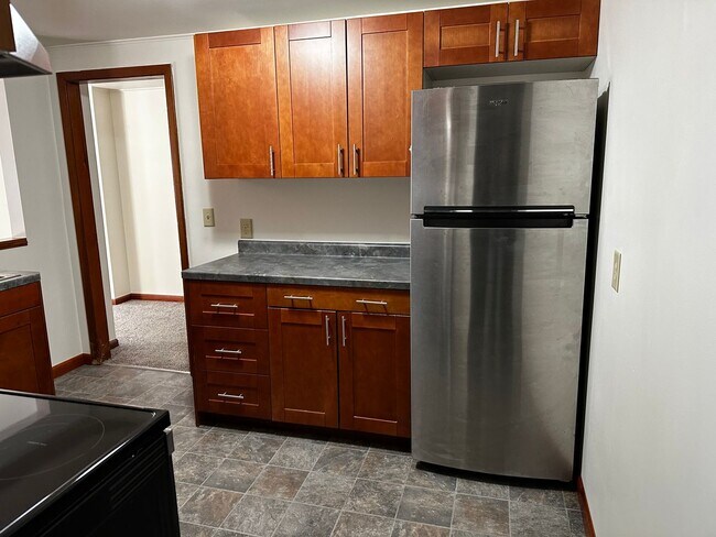 Building Photo - Pet Friendly 2 Bedroom in Delavan with Lar...