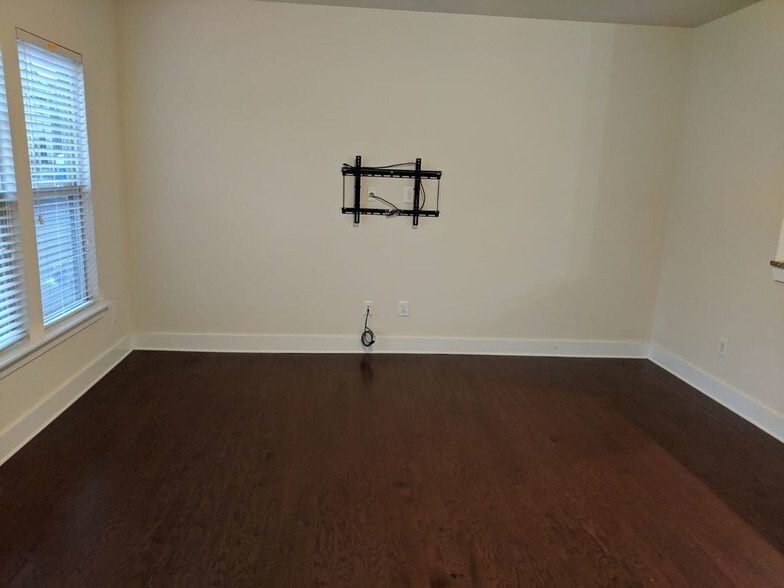 Building Photo - 214 Brier Crossings Loop