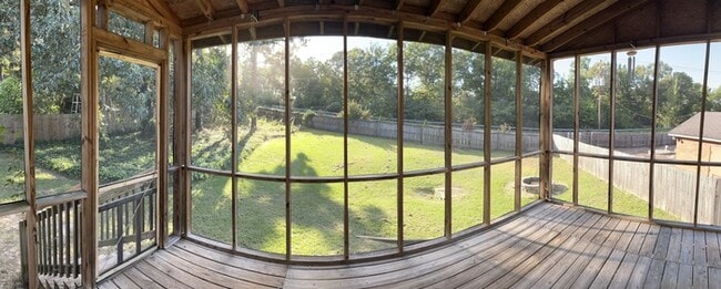 Building Photo - Large backyard and screened porch