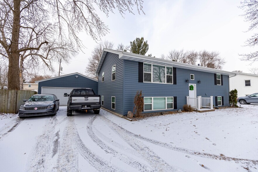 Building Photo - 9036 Lexington Ave N