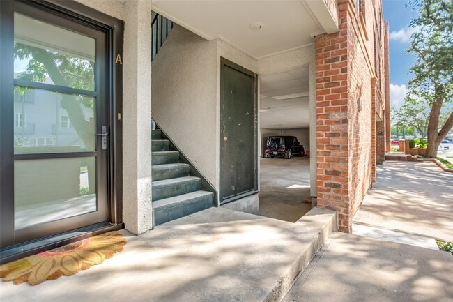Building Photo - 3905 Gilbert Ave