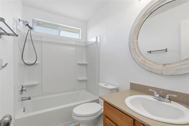 Building Photo - 1109 Mooreland Dr