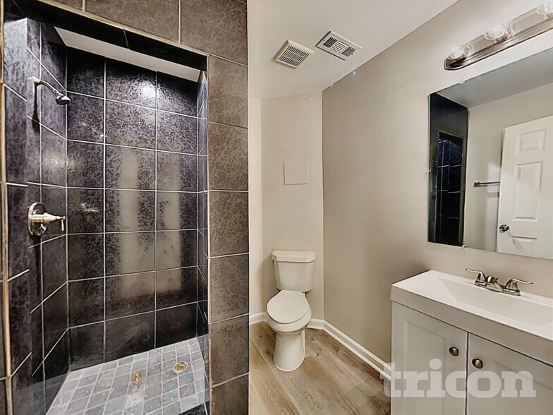 Building Photo - 872 Woodside Dr