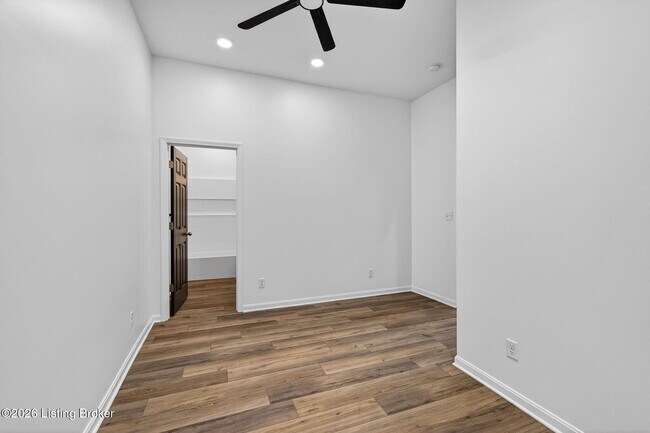 Building Photo - 508 Lilly Ave