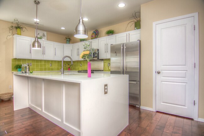 Building Photo - Beautiful 4-Bdr Craftsman with Mt. Views in Sisters!