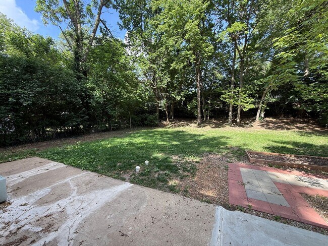 Building Photo - 1537 Hartford Rd