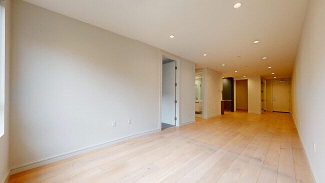 Building Photo - 606 Capp St