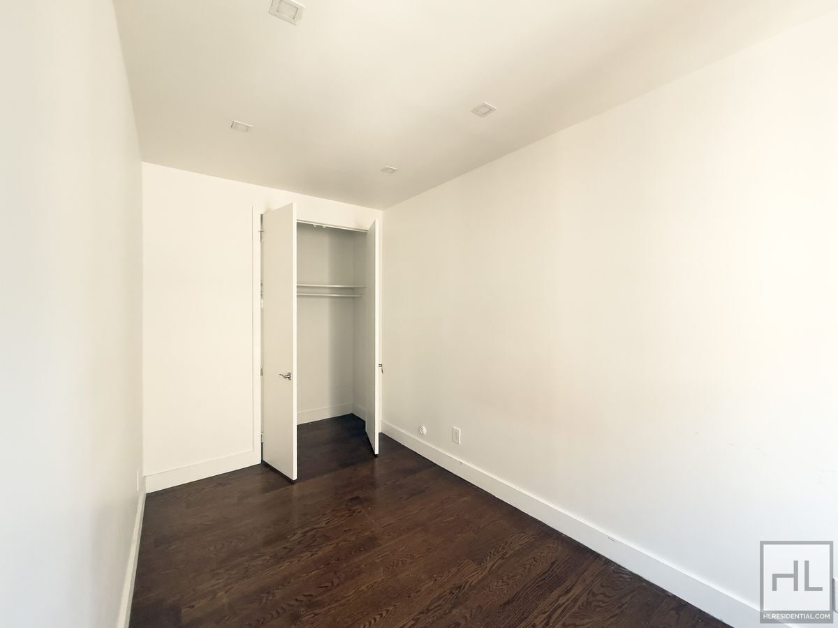 Building Photo - EASTERN PARKWAY / Spacious 1-Bedroom 1-Bat...