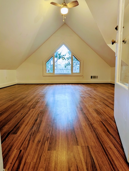 Building Photo - 955 Rogers St