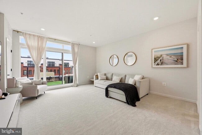 Building Photo - 22810 Tawny Pne Sq