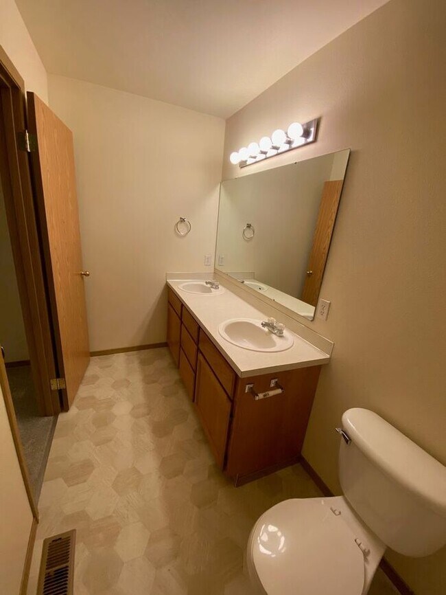 Building Photo - Ballou Estates in the Heart of South Hill