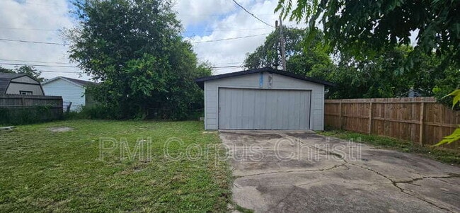 Building Photo - 638 Sharon Dr