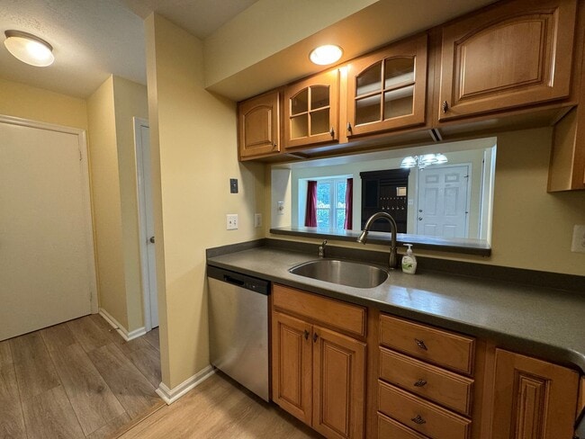 Building Photo - Stunning 2 Bed 2.5 Bath Interior Townhome In Newgate Community