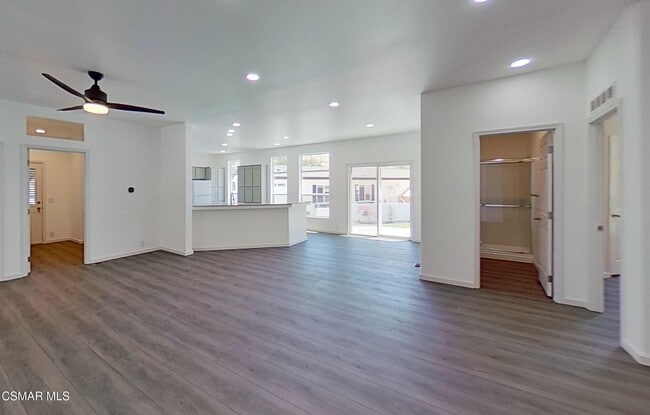 Building Photo - 152 Kings Pl