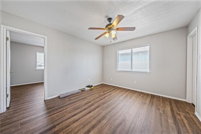 Building Photo - 709 Black Isle Dr