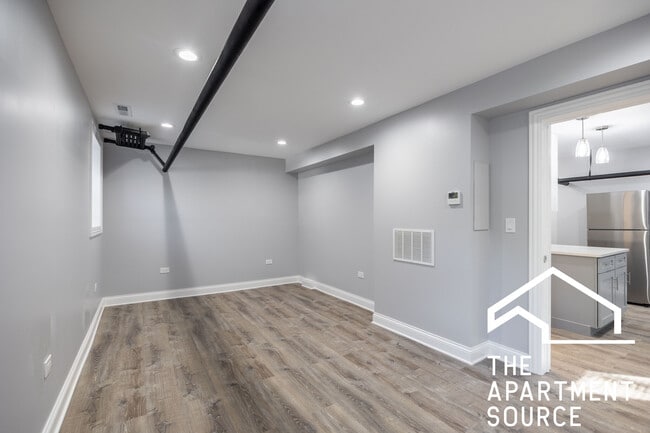 Building Photo - 1224 W Rosemont Ave