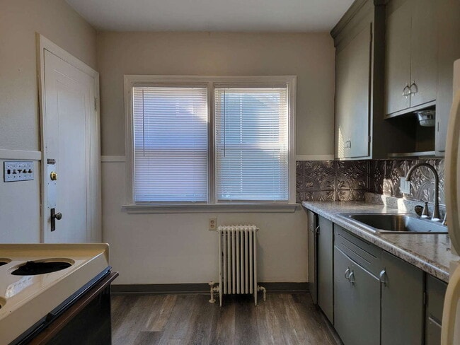 Building Photo - Spacious 2-Bedroom Apartment Downtown  Appleton
