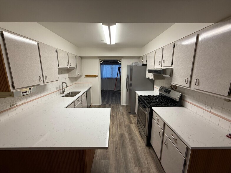 Building Photo - 12 N Waterford Dr
