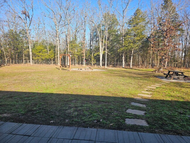 Building Photo - Beautiful 3 Bed 2 Bath Home on 2.5 Acres f...